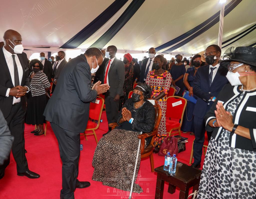 Uhuru arrives at Gusii Stadium for Simeon Nyachae's funeral