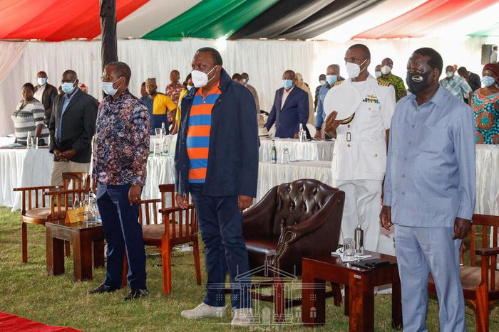 President Uhuru Kenyatta, former Prime Minister Raila Odinga and a number of Kenyan MPs during the Naivasha BBI retreat