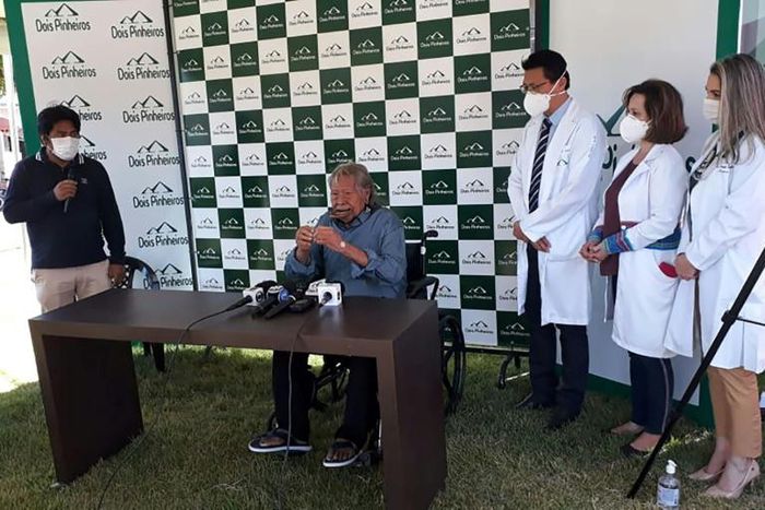 A photo released by the Hospital Dois Pinheiros shows indigenous leader Raoni Metuktire at a press conference at the hospital after being released by his doctors in Sinop, Mato Grosso State, Brazil, on July 25, 2020