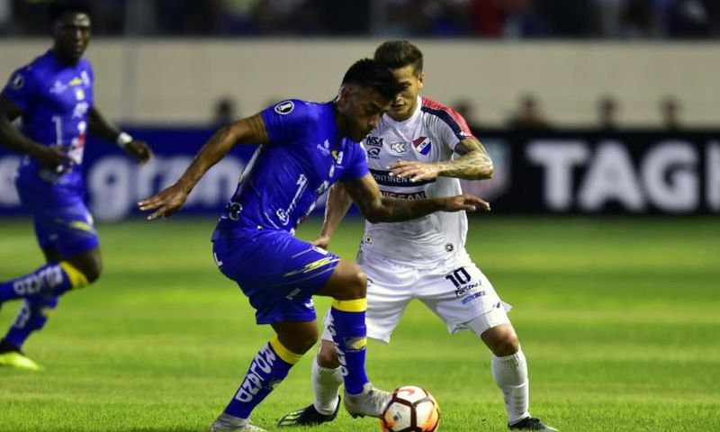Midfielder Sergio Lopez (left), playing for previous club Delfin