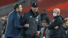Frank Lampard (left) says he is amused by Jurgen Klopp's criticism of Chelsea's spending