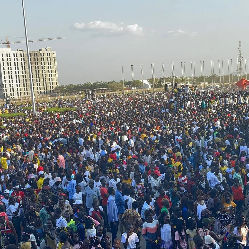Diamond Brings South Sudan to a standstill with his electrifying performance to over 100K people (video)
