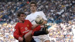 Ole Gunnar Solskjaer in action against Jonathan Woodgate of Leeds as a Manchester United player