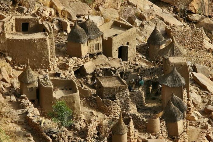 The Bandiagara site, a landscape of cliffs and sandy plateaux with traditional human settlements, representative of the Dogon culture, was placed on the UNESCO World Heritage List in 1989