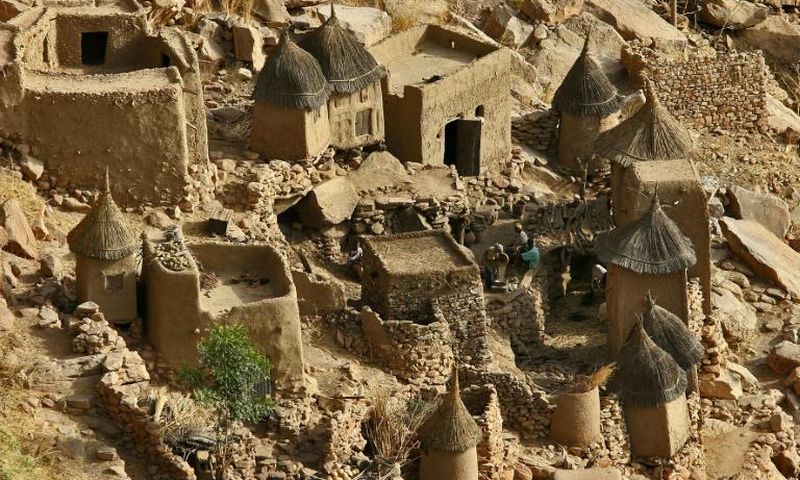 The Bandiagara site, a landscape of cliffs and sandy plateaux with traditional human settlements, representative of the Dogon culture, was placed on the UNESCO World Heritage List in 1989