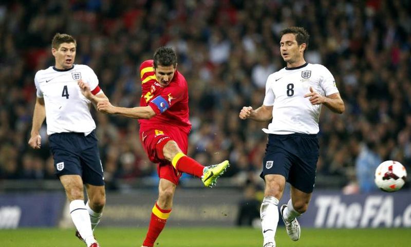 Gerrard thinks Chelsea should have supported his former England team-mate Lampard