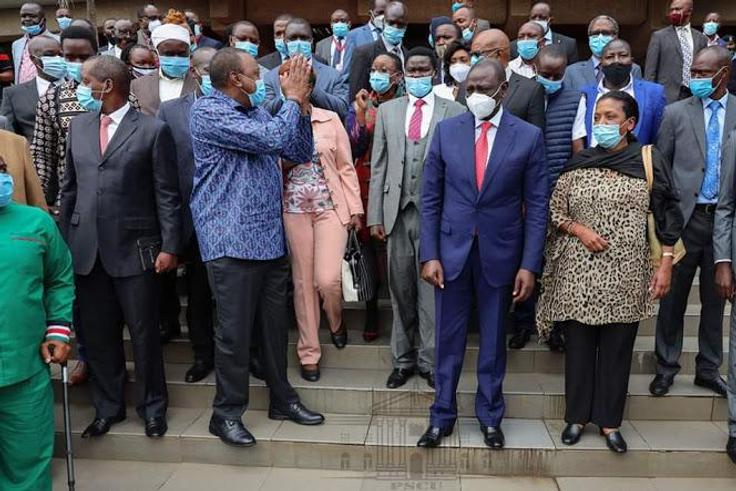 File image of President Uhuru Kenyatta, DP Ruto and Jubilee party lawmakers at a recent meeting
