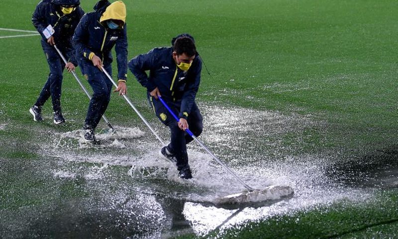 Heavy rain led to Villarreal's match with Maccabi Tel-Aviv being delayed by over an hour