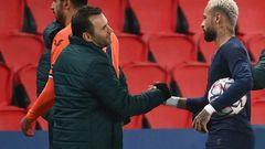 Neymar with Istanbul Basaksehir coach Okan Buruk