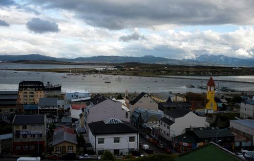 The Echizen Maru fishing trawler returned to port in Ushuaia after some of its crew began exhibiting symptoms typical of COVID-19