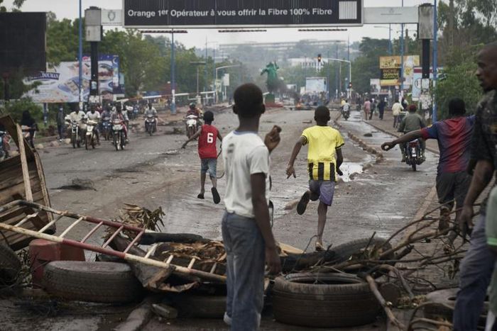 Protests blocking the Martyrs' Bridge in Bamako on July 11