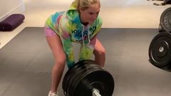 Watch Kate Upton Crush the Landmine Deadlift