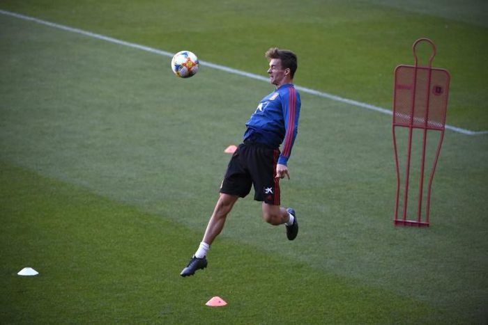 Spain defender Diego Llorente has signed for Premier League side Leeds