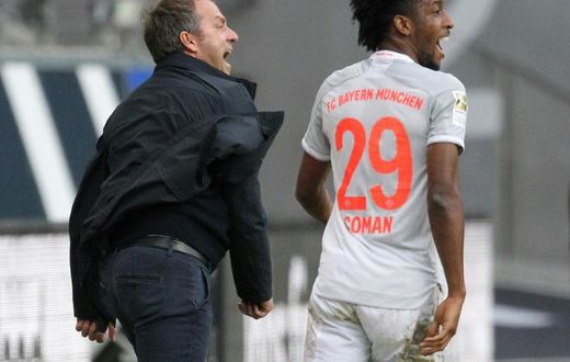 Bayern Munich head coach Hansi Flick (L) is demanding his side bounce back against Lazio after poor recent results