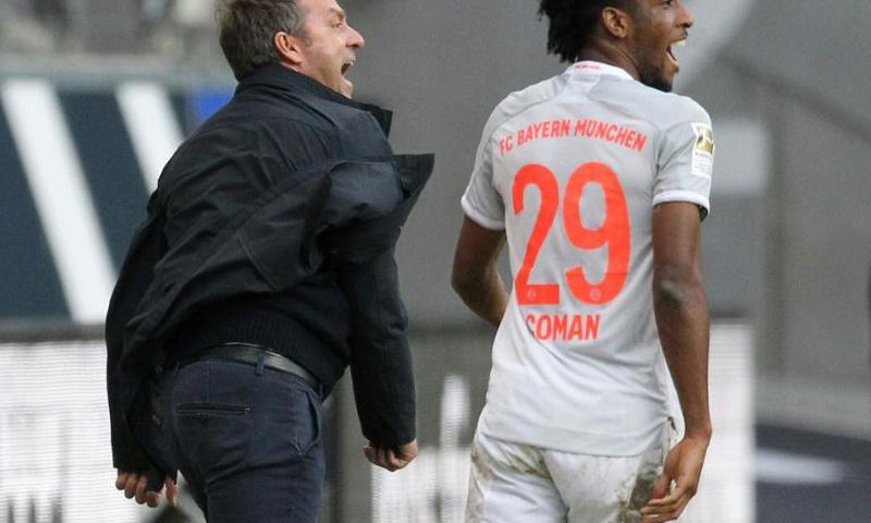 Bayern Munich head coach Hansi Flick (L) is demanding his side bounce back against Lazio after poor recent results
