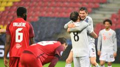 Robert Lewandowski (second from right) celebrates the second of his two Bayern Munich goals in Salzburg on Tuesday
