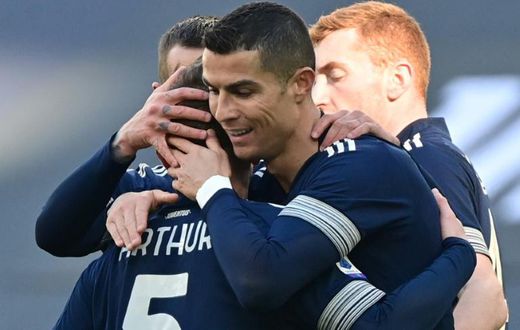Cristiano Ronaldo (R) congratulates Brazilian midfielder Arthur who scored his first goal for Juventus