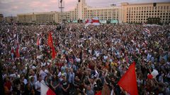 Thousands rallied in central Minsk waving the red-and-white flags of the opposition and calling on Lukashenko to step down