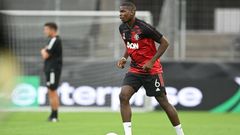 Manchester United's French midfielder Paul Pogba
