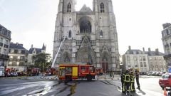Emergency teams managed to contain the fire at the gothic structure, built between 15th and 19th centuries