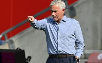 Tottenham boss Jose Mourinho