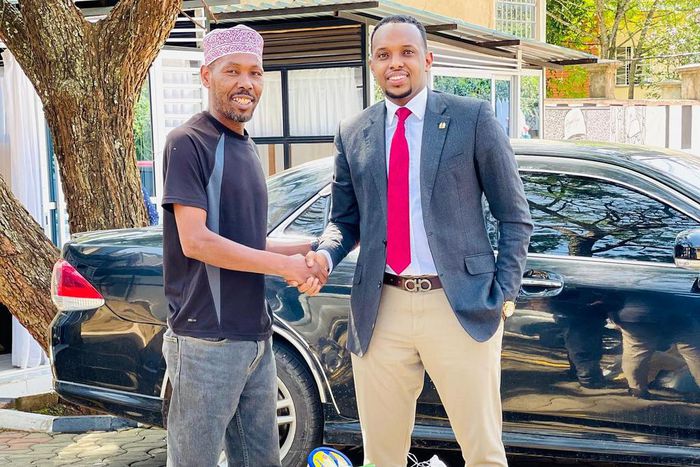 City Politician Alinur Mohamed gifts Omosh Sh60,000 & households worth Sh50,000 (Photos)