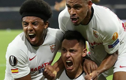 Lucas Ocampos (C) sent Sevilla to the Europa League semi-final with a late header that saw off Wolves