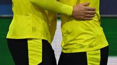 Jadon Sancho (R) celebrates his stunning free-kick with Dortmund teammate Erling Braut Haaland
