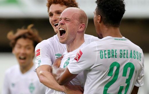 Werder Bremen have sold Dutch midfielder Davy Klaassen back to Ajax, where he started his career