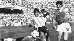 (FILES) In this file photo taken on June 29, 1982 Argentinian goalkeeper Ubaldo Fillol (Bottom) and captain Daniel Passarella (L) prevent Italian striker Paolo Rossi from scoring, during the World Cup second round match between Italy and Argentina in B...