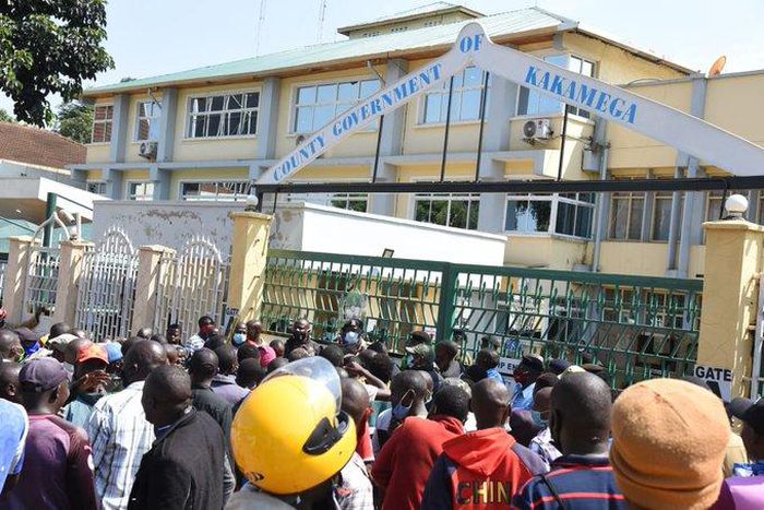Traders protest ahead of CS Kagwe's meeting with Governor Oparanya