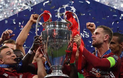 Jordan Henderson lifts the Champions League trophy (Courtesy/Skysports)