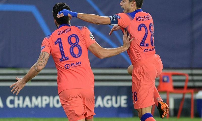 Giroud (L) produced a remarkable four-goal display