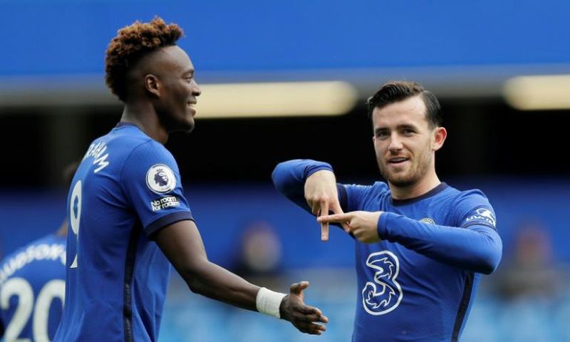 Chelsea defender Ben Chilwell (R) celebrates scoring against Crystal Palace