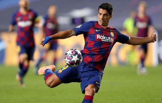 'Complicated' for Barcelona's Luis Suarez to get an Italian passport to play for Juventus