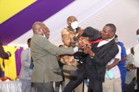 MPs Simba Arati and Sylvanus Osoro exchange blows at Burial ceremony in Kisii (Photos)