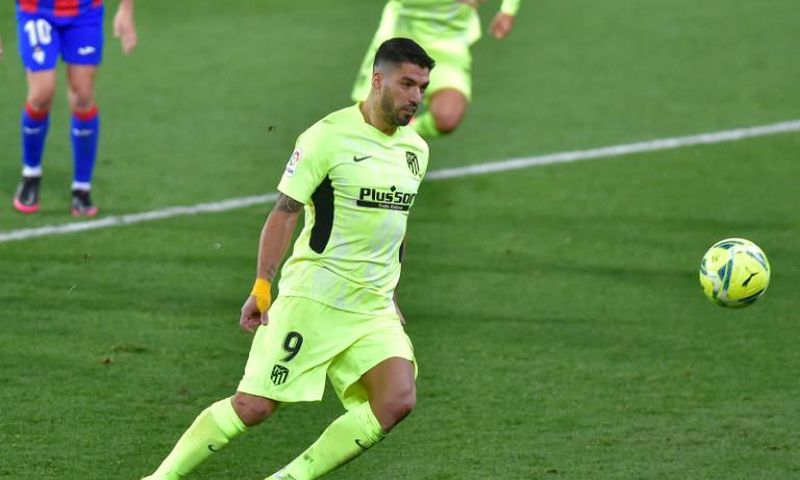 Suarez's late penalty helped Atletico increase their lead at the top of the table