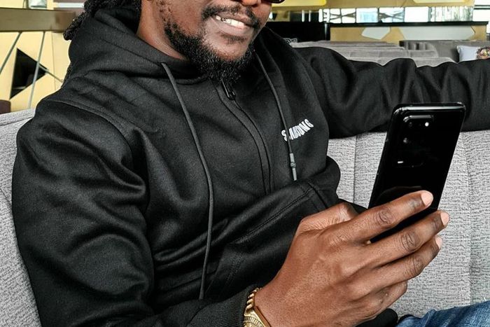 Don't hurt us dear crush – Fans react as Nyashinski shares video with wife for the first time