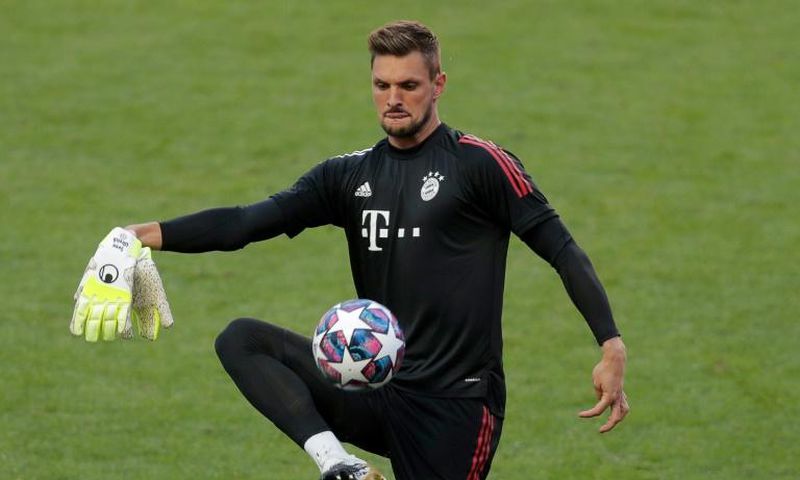 Bayern Munich' goalkeeper Sven Ulreich has signed for second division side Hamburg