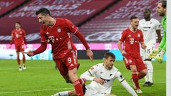 Robert Lewandowski (L) celebrates after scoring for Bayern Munich