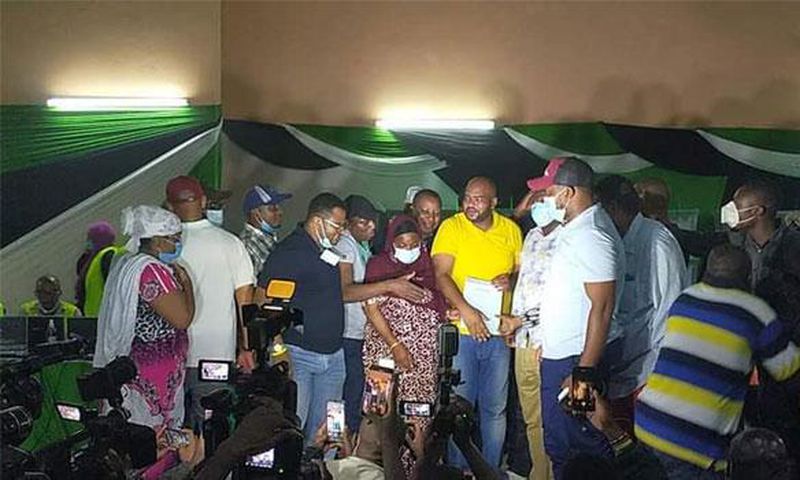Feisal Bader receiving his election certificate in Msambweni