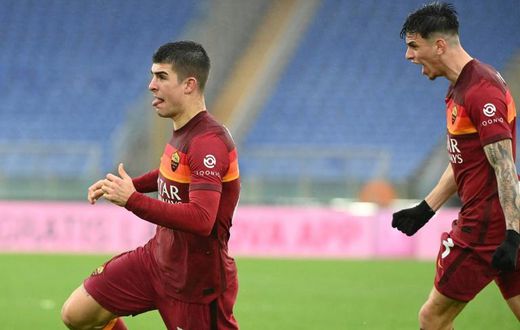 Roger Ibanez was one of two players brought on in extra-time of Roma's 4-2 Italian Cup defeat to Spezia, taking them over the five-sub limit