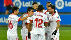 Suso (R) scored a terrific goal to earn Sevilla victory at Alaves