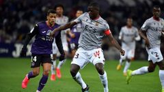 Chelsea have signed former Nice defender Malang Sarr (R)