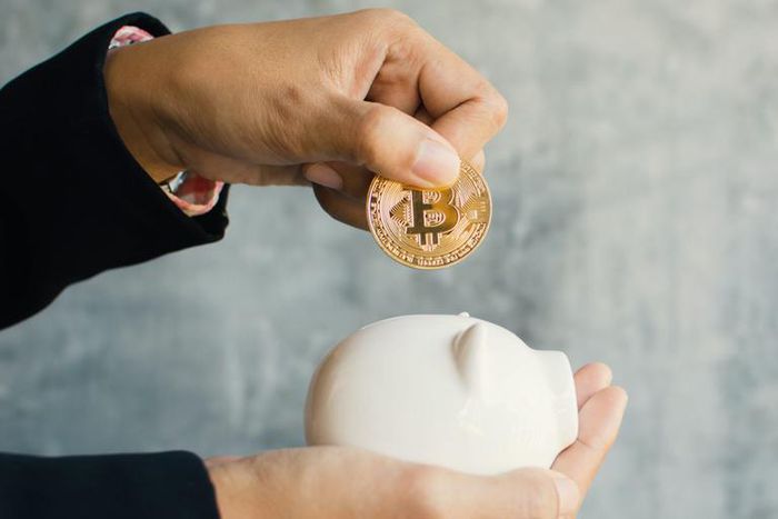 There are a variety of ways to invest in bitcoin, even if  you aren't a professional day trader or regularly play the currency markets.