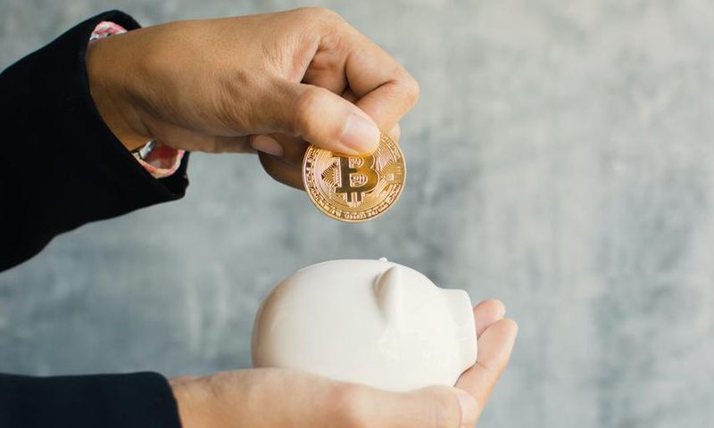 There are a variety of ways to invest in bitcoin, even if  you aren't a professional day trader or regularly play the currency markets.