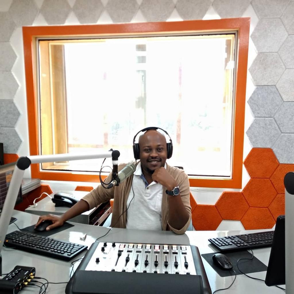 Comedian Alvan Love lands new radio job at Trace FM (Photos)