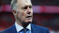 Hurst supports a ban on children heading the ball