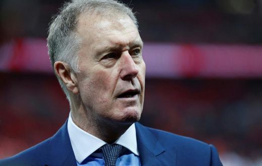 Hurst supports a ban on children heading the ball