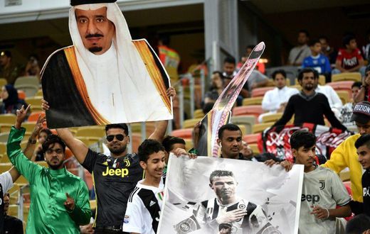 Fans showed their support for Cristiano Ronaldo and King Salman of Saudi Arabia as Juventus beat AC Milan at the Italian Super Cup final in Jeddah